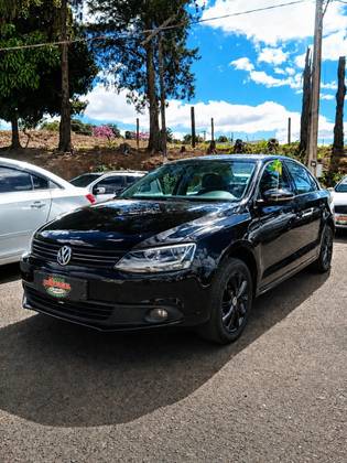 VOLKSWAGEN JETTA 2.0 COMFORTLINE FLEX 4P MANUAL VOLKSWAGEN JETTA 2.0 COMFORTLINE FLEX 4P MANUAL